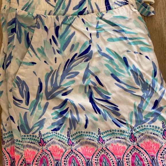 Lilly Pulitzer Walk Around Shorts. Lrg NWOT - Picture 5 of 5